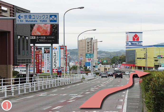 1.福岡方面から、国道3号線「王丸」交差点を右折