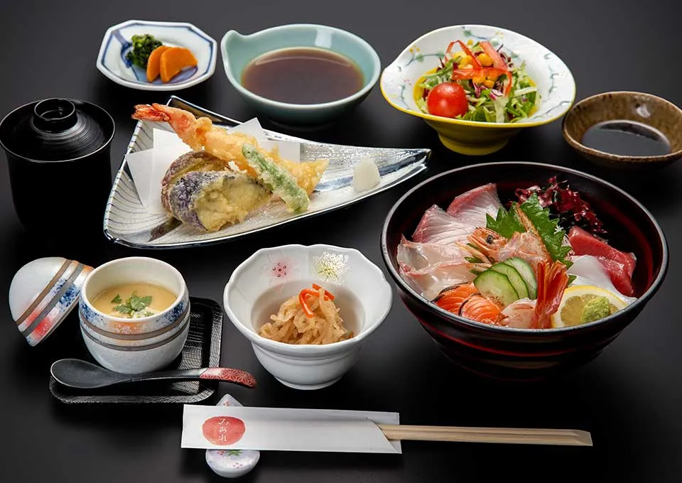 【レストランみあれ】海鮮デラックス御膳一例